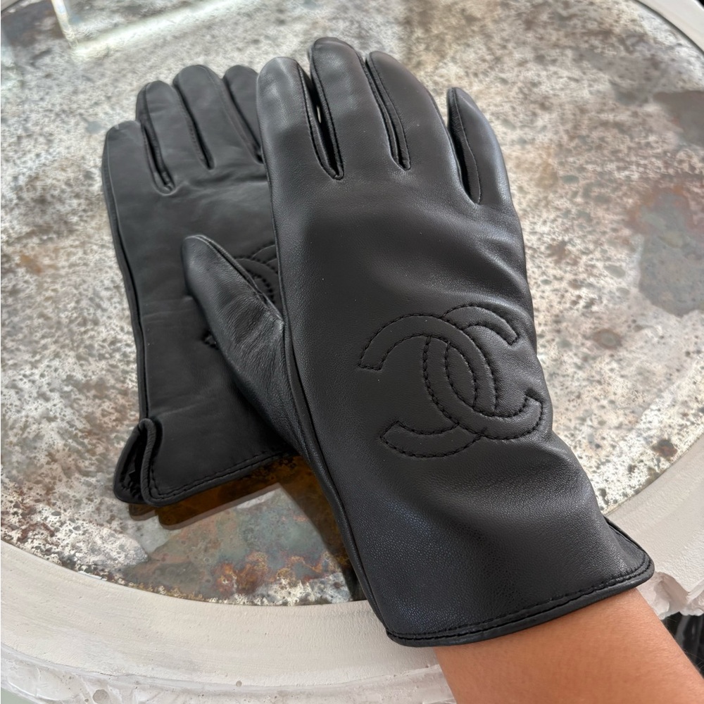 CC Black Leather Gloves - Picture 2 of 3